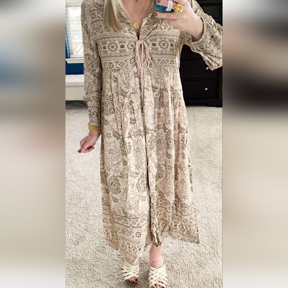 Chic Beige Patterned Long Sleeve Dress - Picture 4 of 13